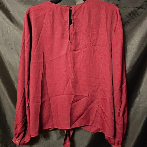 Basic Model beautiful bourdeaux tie front blouse. Size L - Picture 4 of 5